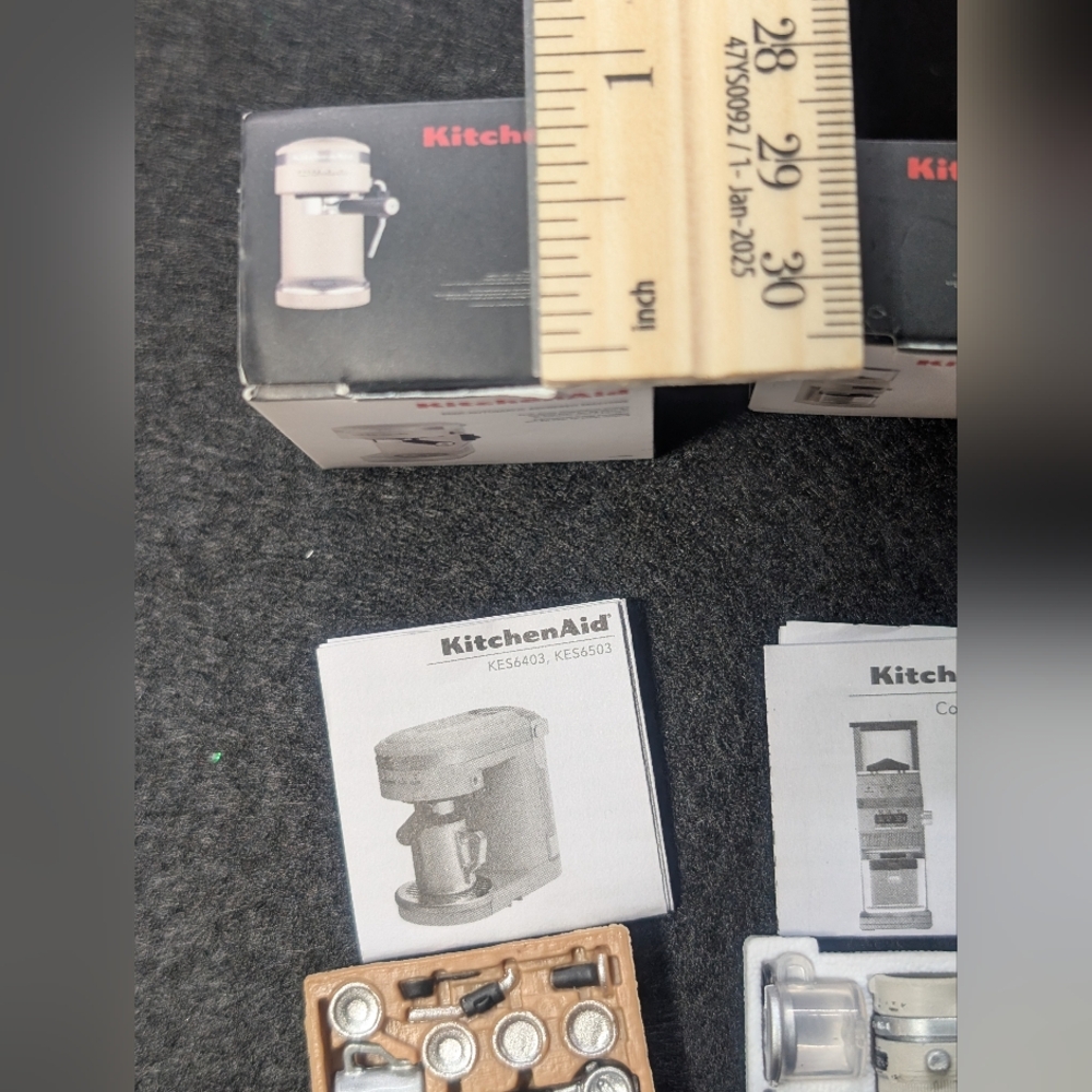 Lot of 4 KitchenAid | Black & Decker Miniatures | Zuru Mini Brands Home Edition - Picture 6 of 10